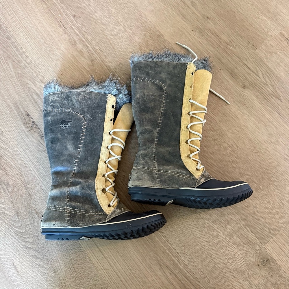 Sorel “Cate the Great” Leather Winter Boots — Women’s Size 10 — Waterproof